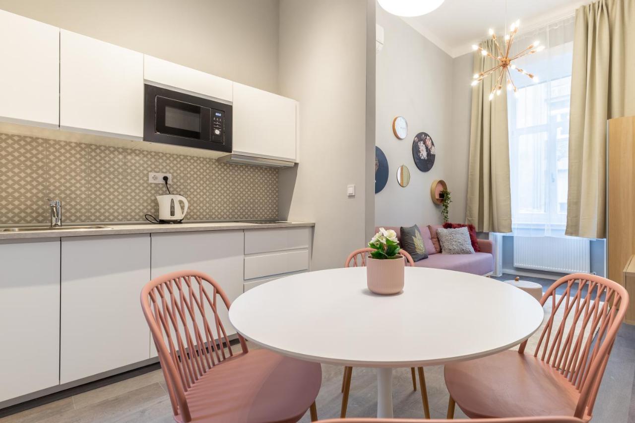 W33 - Prime Location - Comfortable Quality Apartments By Bqa Budapest Bagian luar foto