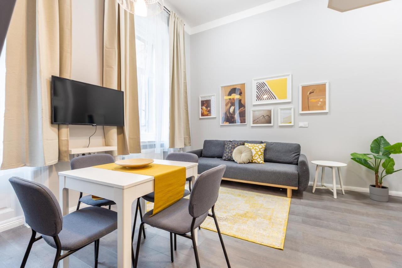 W33 - Prime Location - Comfortable Quality Apartments By Bqa Budapest Bagian luar foto