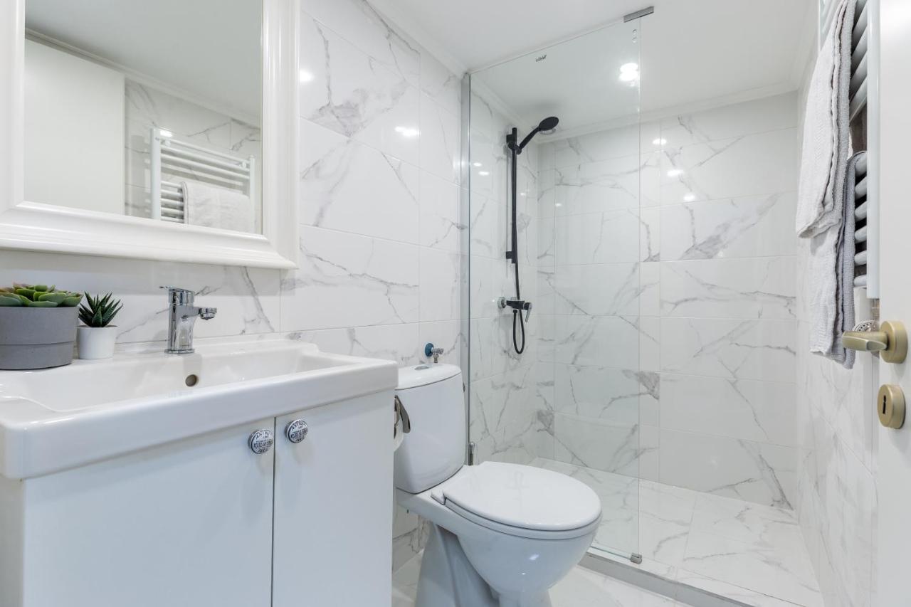 W33 - Prime Location - Comfortable Quality Apartments By Bqa Budapest Bagian luar foto
